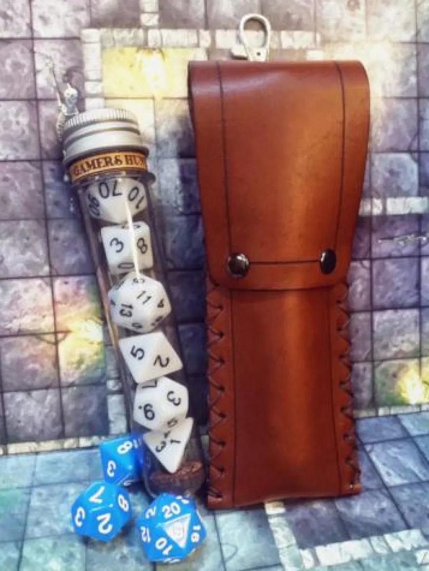 Gamers Hunter: Pozione Portadadi - Astuccio Marrone Chiaro