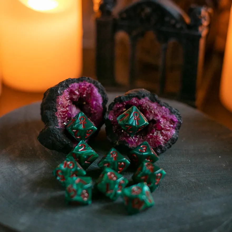 Raven Queen Dice Set - Dadi Vampiri con Ankh Verde Smeraldo/Rosso (10)