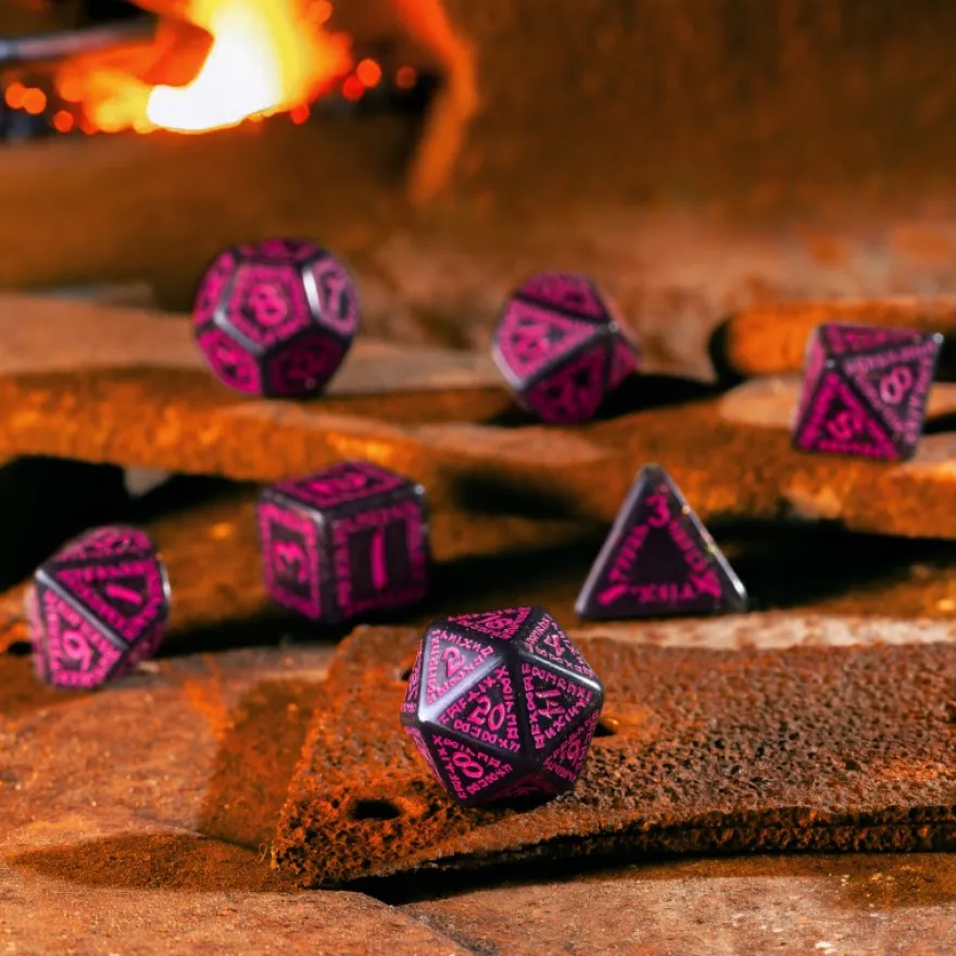 Set Dadi Runici - Nero Brillantinato, Magenta